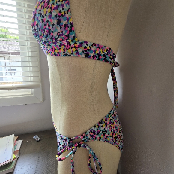 Victoria's Secret bikini Size M in great condition - Picture 3 of 9